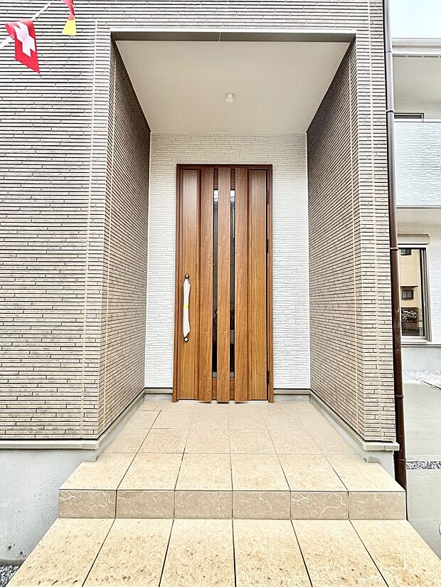 【玄関】大切な家族、来客を出迎える玄関。