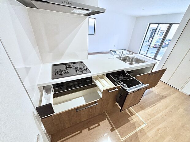 【その他設備(Ｓｉセンサーコンロ)】ガスコンロはＳｉセンサー搭載。火力調節や焦げ付き・消し忘れも防いでくれます。