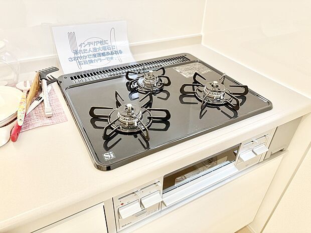【その他設備(ガスコンロ)】三口ガスコンロでお料理が一気にはかどりそう  