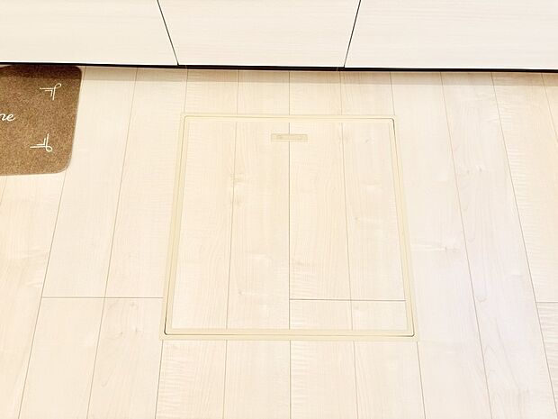 【その他設備(床下収納)】床下収納付き！日用品・非常用品の収納にも大活躍。