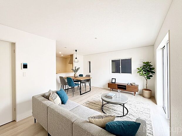 【リビング】落ち着いた雰囲気のＬＤＫは家族みんなの快適空間※家具はCGです