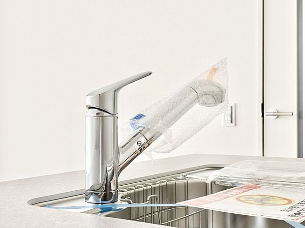 【その他設備(蛇口一体型浄水器)】いつでも清潔なおいしいお水を。一つの水栓で水道水と浄水を使い分け。