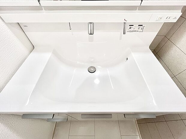 【その他設備(ハンドシャワー水栓)】ハンドシャワー付き！使いやすい洗面台。