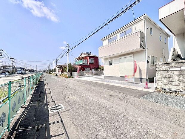 【前面道路含む現地写真】前面道路はきちんと整備されています  