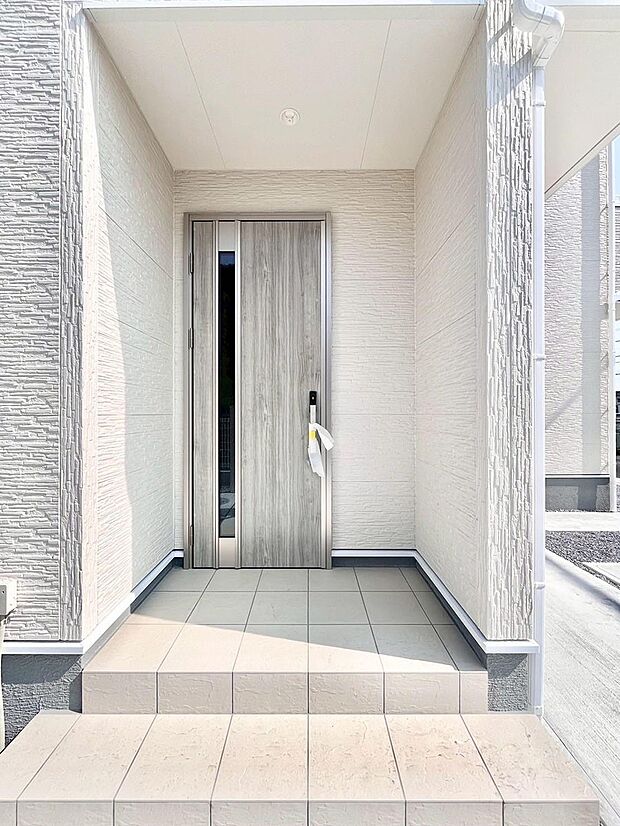 【玄関】大切な家族、来客を出迎える玄関。