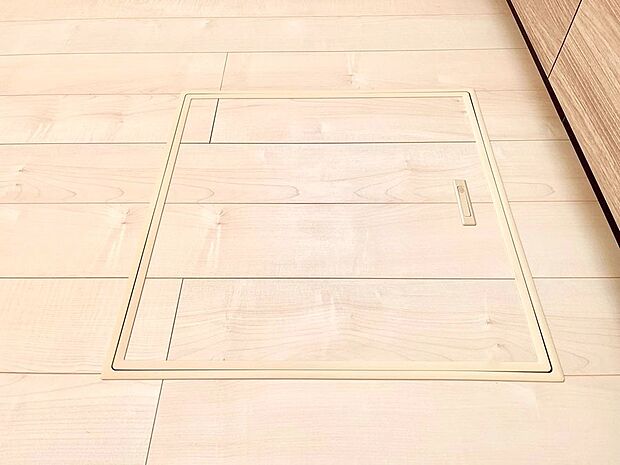 【その他設備(床下収納)】床下収納付き！日用品・非常用品の収納にも大活躍。