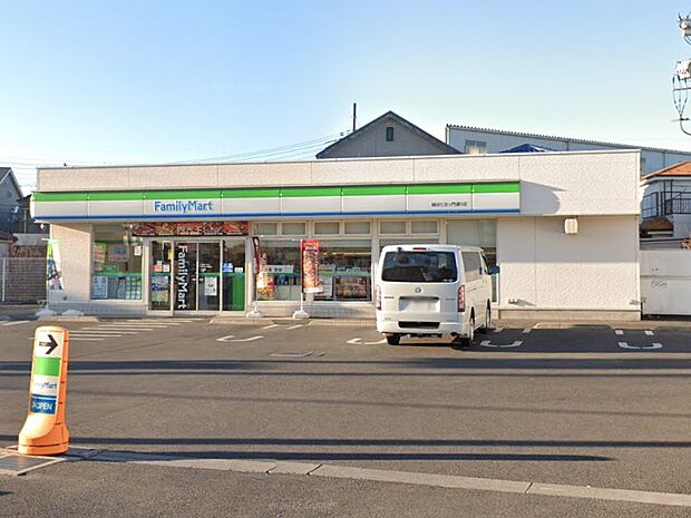 ファミリーマート 越谷七左エ門通り店（約600m）