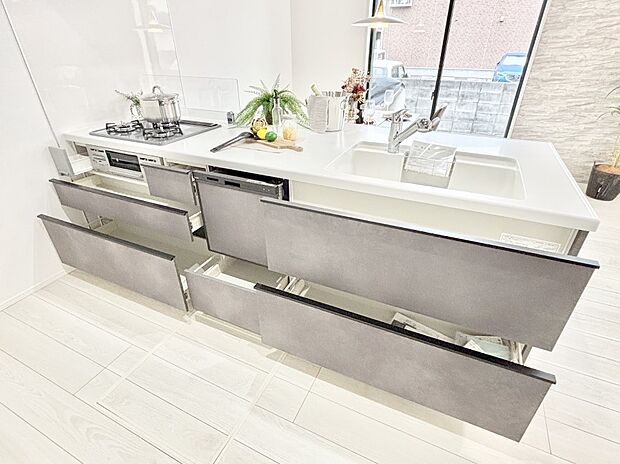 【その他設備(スライド収納)】使いやすさを優先したスライド式収納タイプ！