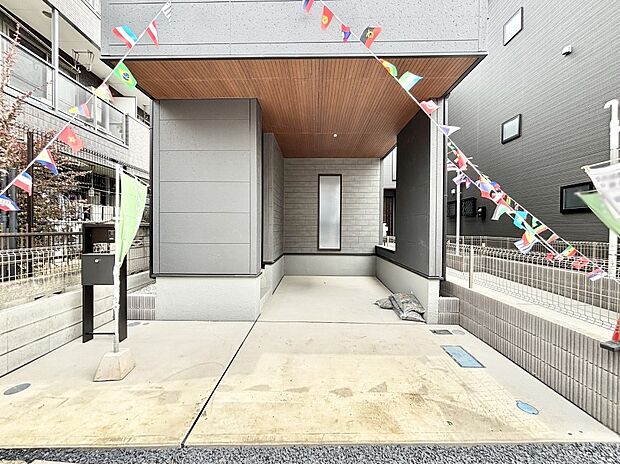 【駐車場】ビルトインタイプは大切なお車を傷や汚れから守ることができます。