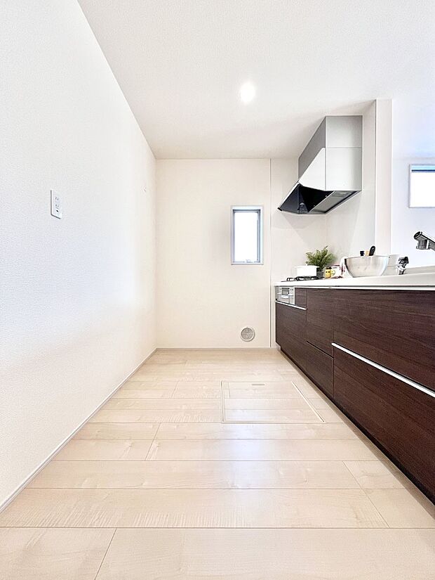 【キッチン】ゆとりあるキッチンではご家族と楽しくお料理ができます。