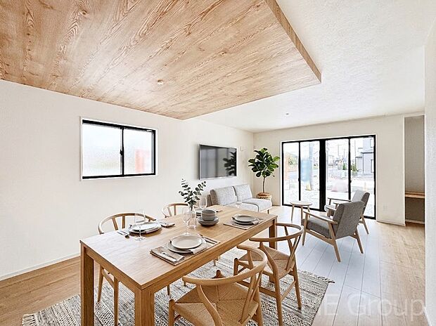 【リビング】家族の和やかな会話が聞こえてきそう。開放感のあるリビングです。※家具はCGです  