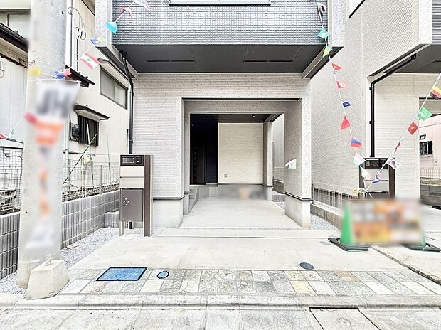 【駐車場】ビルトインタイプは大切なお車を傷や汚れから守ることができます。