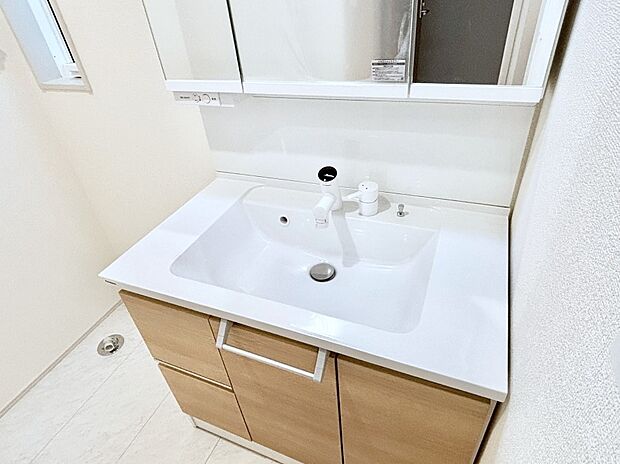 【その他設備(ハンドシャワー水栓)】ハンドシャワー付き！使いやすい洗面台。