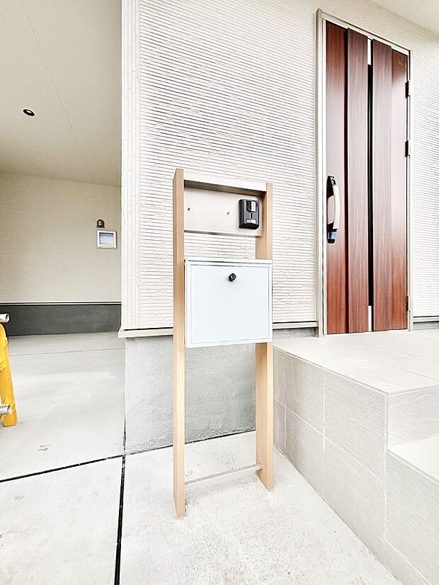 【その他現地】表札・インターホン・ポストをひとつに集約