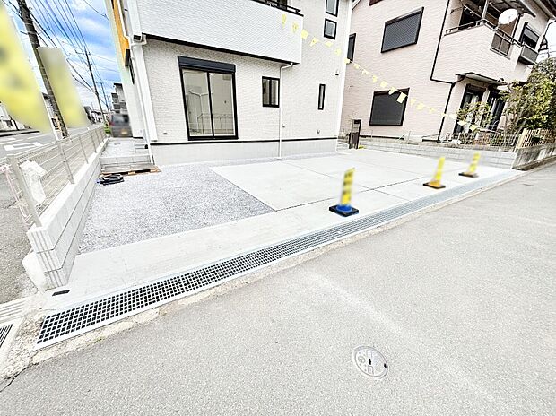 【駐車場】駐車3台可能！急なお客様の駐車に。また、ご家族の自転車スペースとしても大活躍。