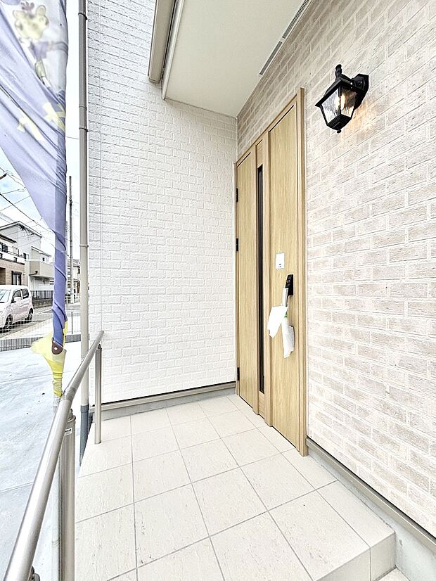 【玄関】大切な家族、来客を出迎える玄関。