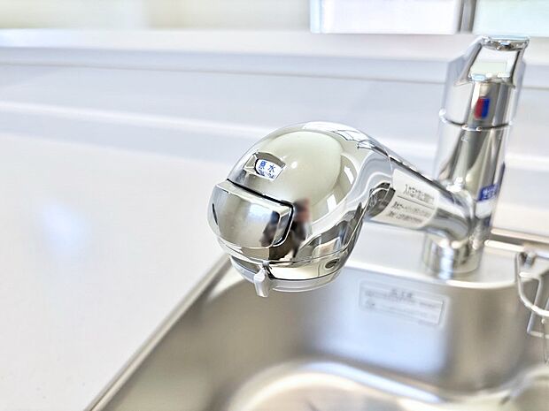 【その他設備(浄水器)】いつでも清潔なおいしいお水を。一つの水栓で水道水と浄水を使い分け。