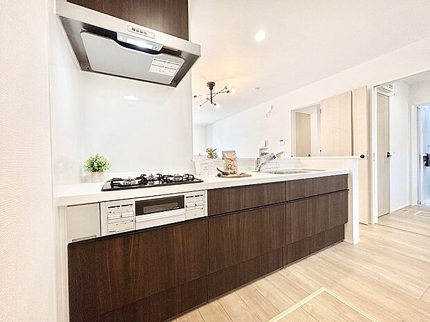 【キッチン】毎日使うキッチンだから、使いやすさ&お手入れのしやすさにこだわりました。