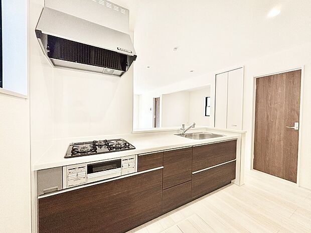 【ダイニングキッチン】カウンター越しにお話しをしながら毎日のお料理をもっと楽しく