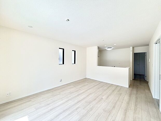 【リビングダイニング】落ち着いた雰囲気のＬＤＫは家族みんなの快適空間  