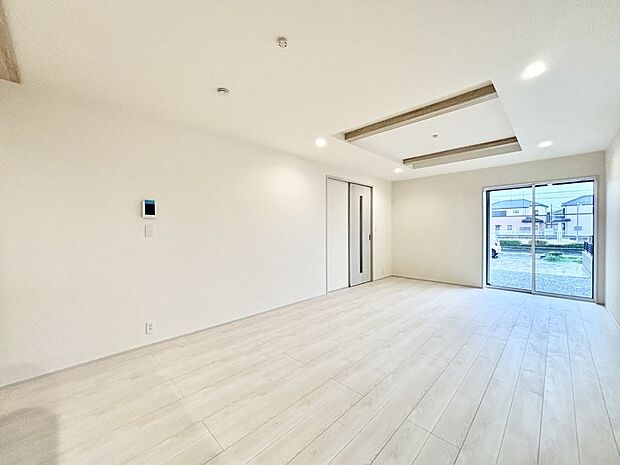 【ダイニング】家族の笑顔が自然と生まれてくる、そんな雰囲気のダイニングに仕上がっています。