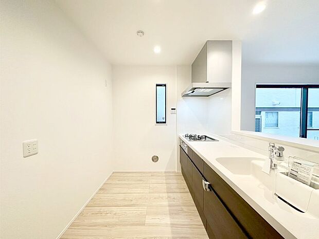 【キッチン】ゆとりあるキッチンではご家族と楽しくお料理ができます。