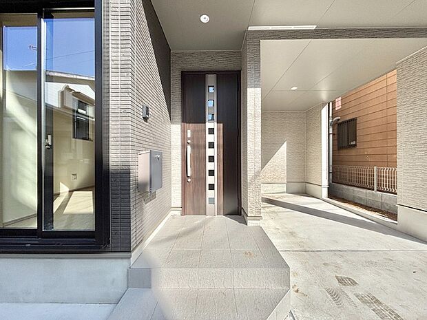 【玄関】大切な家族、来客を出迎える玄関。