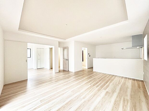 【ダイニング】折り上げ天井を採用した開放感のあるＬＤＫ