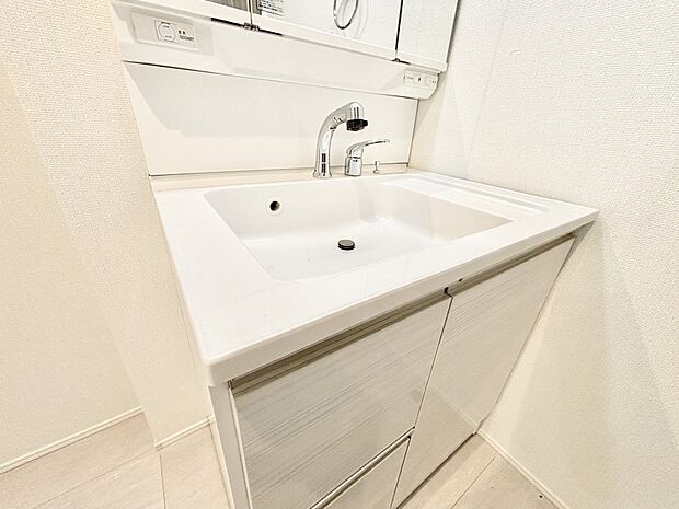 【その他設備(ハンドシャワー水栓)】ハンドシャワー付き！使いやすい洗面台。