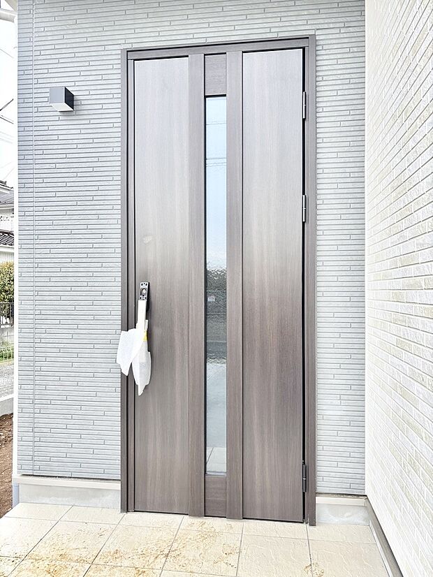 【玄関】大切な家族、来客を出迎える玄関。