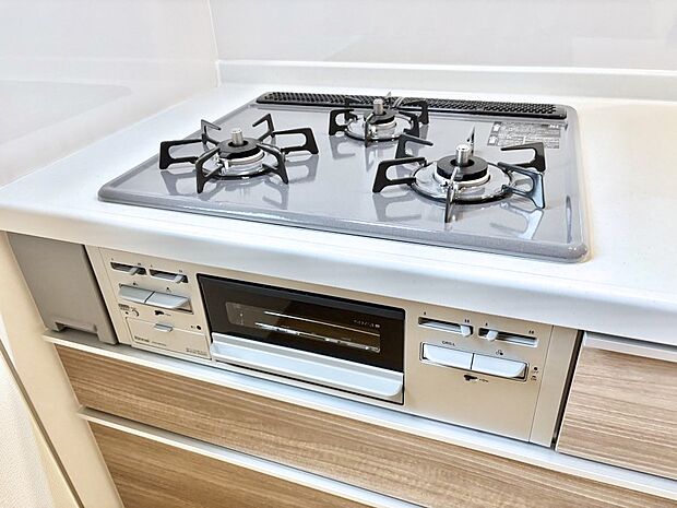 【その他設備(Ｓｉセンサーコンロ)】ガスコンロはＳｉセンサー搭載。火力調節や焦げ付き・消し忘れも防いでくれます。