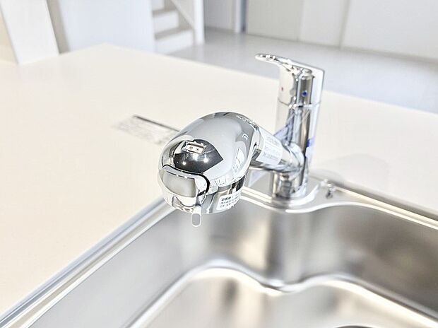 【その他設備(浄水器)】いつでも清潔なおいしいお水を。一つの水栓で水道水と浄水を使い分け。