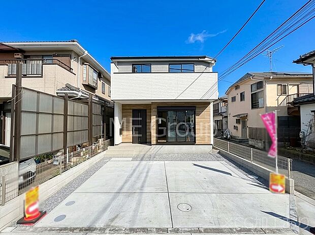 【現地外観写真】洗練された外観、上質な住空間が広がる室内は永く安心して過ごせる住居です。 