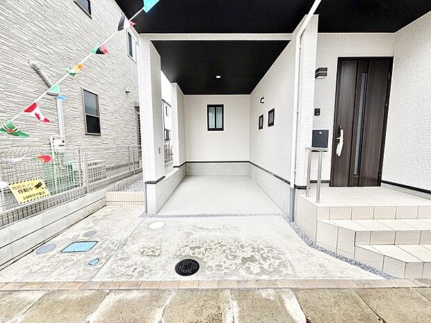 【駐車場】ビルトインタイプは大切なお車を傷や汚れから守ることができます。  