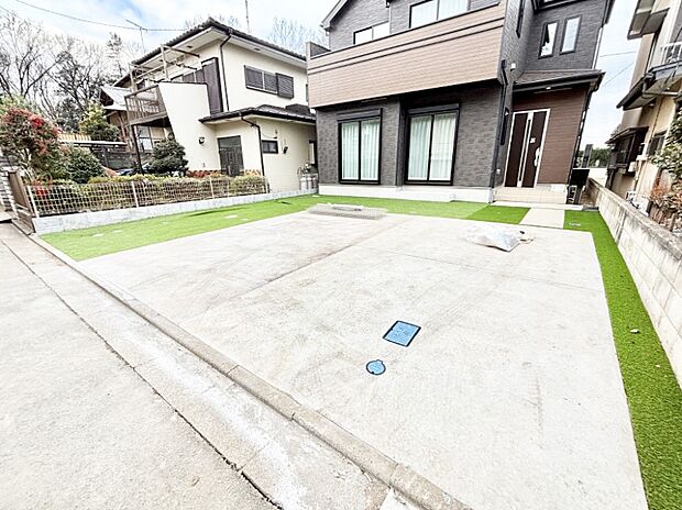 【駐車場】駐車3台可能！急なお客様の駐車に。また、ご家族の自転車スペースとしても大活躍。