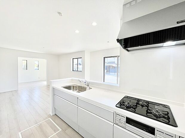 【キッチン】毎日使うキッチンだから、使いやすさ＆お手入れのしやすさにこだわりました。 