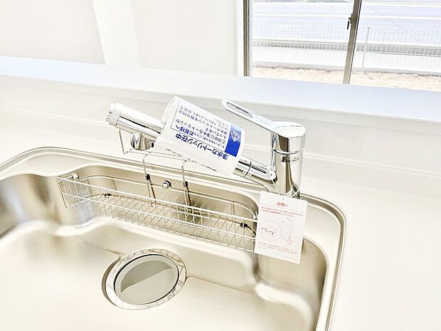 【その他設備(浄水器)】いつでも清潔なおいしいお水を。一つの水栓で水道水と浄水を使い分け。