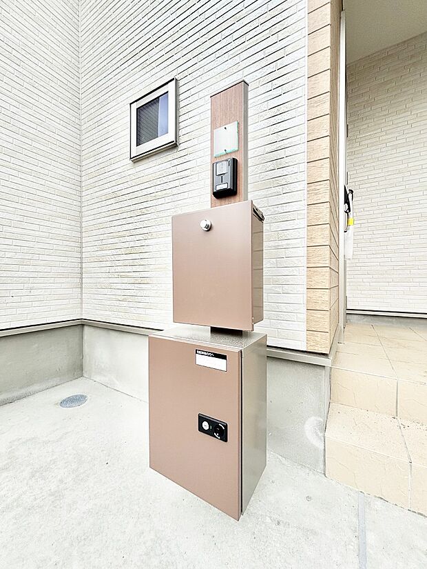 【その他現地】表札・インターホン・ポストをひとつに集約