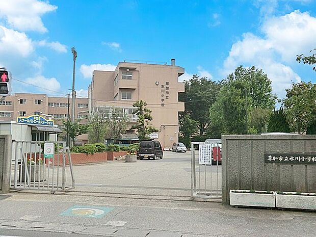 草加市立氷川小学校（約100m・徒歩2分）