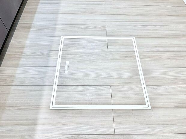 【その他設備(床下収納)】床下収納付き！日用品・非常用品の収納にも大活躍。