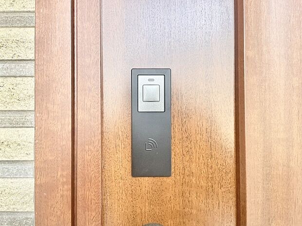 【玄関】ラクラク開錠！スマートコントロールキー。