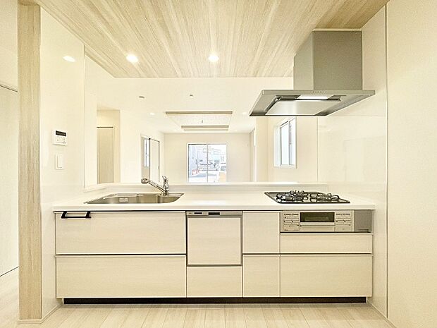 【キッチン】毎日使うキッチンだから、使いやすさ＆お手入れのしやすさにこだわりました。