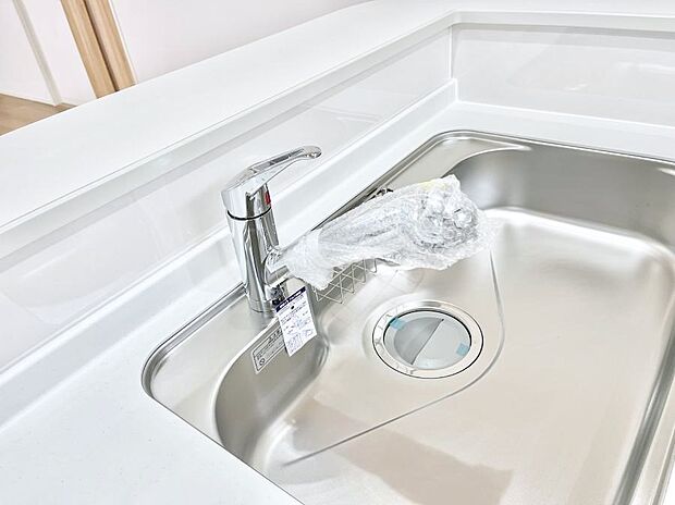 【その他設備(浄水器)】いつでも清潔なおいしいお水を。一つの水栓で水道水と浄水を使い分け。