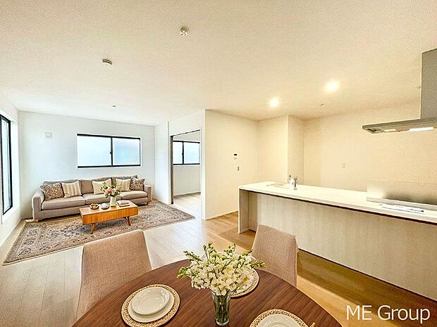 【リビング】落ち着いた雰囲気のＬＤＫは家族みんなの快適空間※家具はCGです