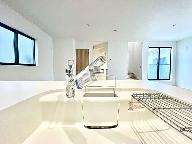 【その他設備(浄水器)】いつでも清潔なおいしいお水を。一つの水栓で水道水と浄水を使い分け。