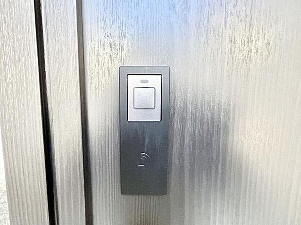 【玄関】ラクラク開錠！スマートコントロールキー。