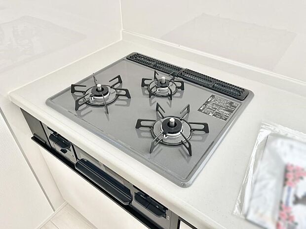 【その他設備(3口コンロ)】三口ガスコンロでお料理が一気にはかどりそう