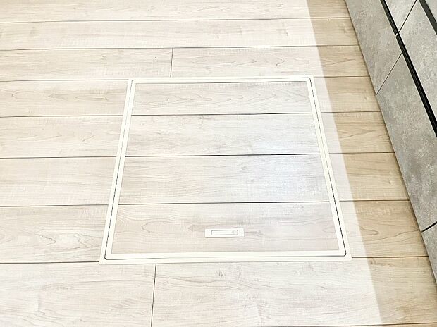 【その他設備(床下収納)】床下収納付き!日用品・非常用品の収納にも大活躍。