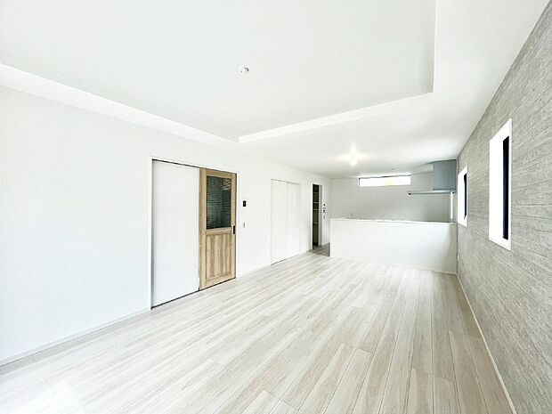 【ダイニング】家族の笑顔が自然と生まれてくる、そんな雰囲気のダイニングに仕上がっています。