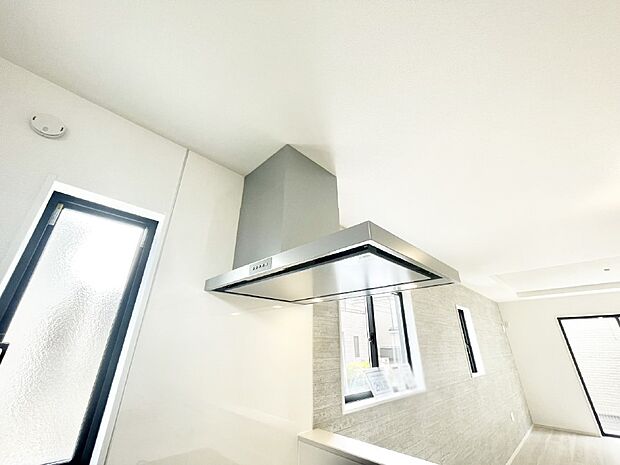 【その他設備(レンジフード)】基本的なお手入れはフィルターのみ!お手入れのしやすさも魅力です。